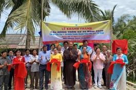 Chùa Long Bửu cùng với chính quyền địa phương khánh thành cầu nông thôn số 34 - năm 2020 - Ảnh: M.T