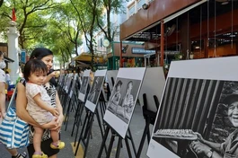 Triển lãm và ra mắt sách "Cười" tại đường sách TP.HCM vào sáng 27-3