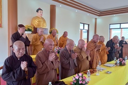 Chư tôn đức chứng minh, chủ tọa buổi họp mở rộng của Ban Trị sự Phật giáo tỉnh Gia Lai