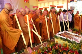 Nghi thức đặt đá tiến hành xây dựng tôn tượng Bồ-tát Quan Thế Âm cao 70m trong khuôn viên chùa Long Phước