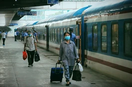 Những sân ga và chuyến tàu vắng khách