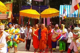 Chư tôn giáo phẩm quang lâm dự lễ cắt băng khánh thành chánh điện chùa Ktưng