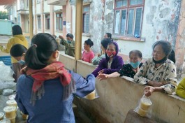 Trao suất cháo đến bệnh nhân, thân nhân bệnh nhân tại Bệnh viện Đa khoa tỉnh Đắk Lắk