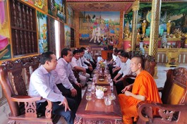 Thường trực Tỉnh ủy do ông Lâm Minh Đằng, Phó Bí thư Tỉnh ủy thăm, chúc Tết Chôl Chnăm Thmây