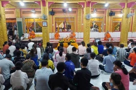 Phật tử về chùa Candaransi đón Tết Chôl Chnăm Thmây.