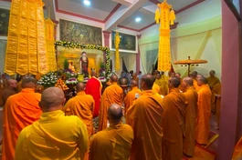 Ban Tổ chức Tang lễ, môn đồ pháp quyến cử hành lễ nhập kim quan Trưởng lão Hòa thượng Thích Từ Hương