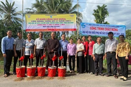 Đại đức Thích Minh Trí cùng với chính quyền địa phương khởi công xây dựng cầu nông thôn số 47 