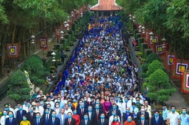 Đoàn đại biểu tham dự lễ giỗ Quốc Tổ Hùng Vương năm Tân Sửu - 2021 - Ảnh: Dũng Phương