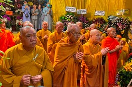 Chư tôn đức Trung ương GHPGVN viếng tang Trưởng lão Hòa thượng Thích Huệ Trường, Thành viên Hội đồng Chứng minh - Ảnh: An Tường