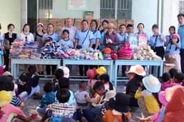 Tặng 145 phần quà cho các cháu học sinh dân tộc Raglai