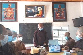 Thượng tọa Thích Thanh Hiển chủ trì buổi họp mở rộng của Ban Trị sự Phật giáo huyện Tây Sơn