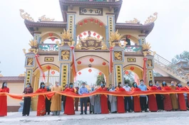Chùa Thông cắt băng lễ khánh thành cổng tam quan, tháp Phật và lầu Quan Âm