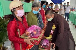 Tặng 200 phần quà đến người khuyết tật, hộ nghèo vùng biên giới Hồng Ngự