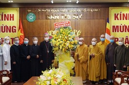 Ngài Tổng Giám mục Tổng Giáo phận TP.HCM chúc mừng Phật đản đến chư tôn đức Ban Trị sự GHPGVN TP.HCM