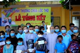 Nhóm thiện nguyện Tâm Đức tổ chức trao quà, phần thưởng đến học sinh tại chùa Lộc Thọ, TP.Nha Trang