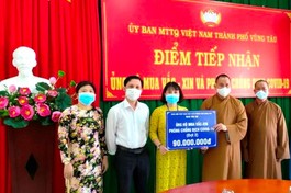 Đại đức Thích Thiện Thông ủng hộ mua vắc-xin phòng chống Covid-19 đến Ủy ban MTTQVN TP.Vũng Tàu