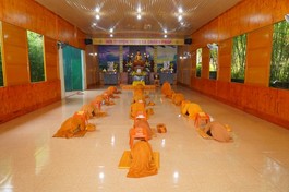 Chư Tăng tịnh xá Ngọc Đạt đảnh lễ Giác linh Hòa thượng Thích Giác Phải