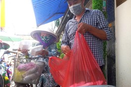 Chùa Bồ Đề Lan Nhã tặng 400 suất cơm chay đến người nghèo, cơ nhỡ