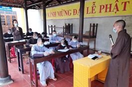 Các chú điệu chùa Hoa Nghiêm trong giờ học gia giáo tại chùa mùa An cư kiết hạ Phật lịch 2565