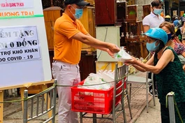 Hội Pháp Hoa Ấn Quang tiếp tục chung tay chia sẻ phần nào khó khăn với bà con TP.HCM 