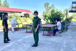 Các lực lượng chức năng, cùng nhà chùa tích cực chuẩn bị cơ sở vật chất đón người dân vào cách ly