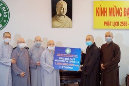 Chư Ni Phân ban Ni giới Trung ương trao ủng hộ, đóng góp quỹ vắc-xin phòng chống Covid-19