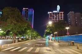 TP.HCM vắng lặng trong đêm giãn cách xã hội