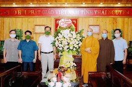 Thượng tọa Thích Nguyên Thành đón tiếp đoàn Công an tỉnh Thái Nguyên tại trụ sở Ban Trị sự