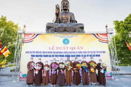 10 vị Tăng tình nguyện hỗ trợ phòng, chống dịch Covid-19 tại bệnh viện dã chiến số 13, xã Bình Hưng, huyện Bình Chánh, TP.HCM.