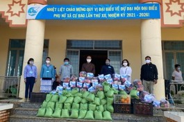 Đoàn thiện nguyện trao 140 phần quà đến bà con khó khăn vùng dịch