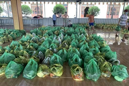 1.000 phần rau củ được chùa Tỉnh Hội chia tặng đến bà con khó khăn