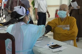 Chư tôn đức Ban Thường trực Ban Trị sự GHPGVN tỉnh Đồng Nai mũi 2 vắc-xin Covid-19