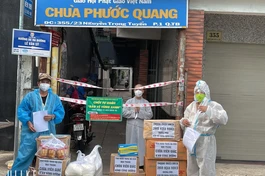 Quà của Thượng tọa Thích Đồng Văn được chia sẻ đến các cơ sở tự viện trong mùa giãn cách xã hội - Ảnh: VG