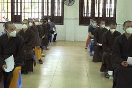 Chư Tăng chuẩn bị tiêm vắc-xin