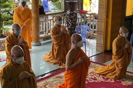 Chư tôn đức môn đồ pháp quyến thành kính đảnh lễ Giác linh Hòa thượng