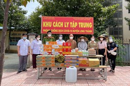 Chùa Phước Quang tặng quà hỗ trợ đến người dân khu cách ly, khu phong tỏa phòng Covid-19