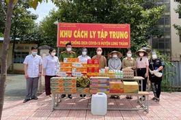 Chùa Phước Quang tặng quà hỗ trợ đến người dân khu cách ly, khu phong tỏa phòng Covid-19