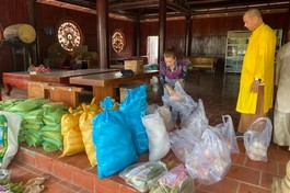  Ban Trị sự GHPGVN huyện Xuyên Mộc chuẩn bị quà hỗ trợ các tự viện khó khăn trên địa bàn huyện