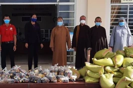 Ban Trị sự GHPGVN huyện Gò Quao tiếp tục chia sẻ 200 phần quà đến gia đình khó khăn