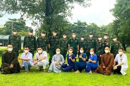 Chúng tôi, đội ngũ y tế cùng những chiến sĩ công an, bộ đội từ Bắc - Trung - Nam với sứ mệnh bảo vệ mọi người