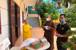 Chùa Liên Trì thăm, cúng dường các tự viện, tịnh thất trên địa bàn TP.Vũng Tàu