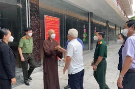 Bí Thư Tỉnh ủy Bình Dương Nguyễn Văn Lợi thăm, làm việc tại khu cách ly điều trị bệnh nhân Covid-19, Trạm y tế lưu động chùa Hội Khánh