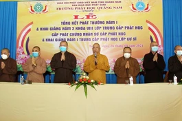  Chư tôn đức tham dự khai giảng năm học mới (2021-2022) năm học thứ 2 lớp Trung cấp Phật học khóa VIII