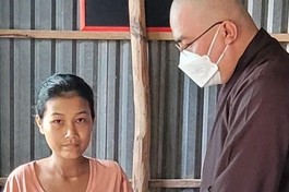 Chùa Như Kiên hỗ trợ tiền chữa trị đến người bị bệnh thận