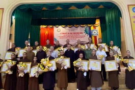 Đoàn chư Tăng gồm 20 vị đã hoàn thành xuất sắc nhiệm vụ tại tuyến đầu chống dịch Covid-19