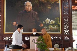 Hòa thượng Thích Nhật Quang tiếp ông Bí thư Tỉnh ủy tỉnh Đồng Nai tại thiền viện Thường Chiếu