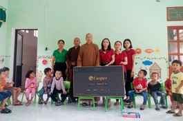 Trao tặng ti-vi màn hình lớn phục vụ dạy học cho Trường Mầm non Đức Giang