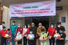 Trao quà đến 10 học sinh mất cha, mẹ trong đại dịch Covid-19