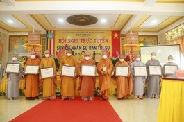 Chư tôn đức nhận Bằng tuyên dương công đức của Ban Trị sự Phật giáo tỉnh