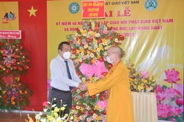 Phạm Hồng Thái chúc mừng Hòa thượng Thích Niệm Thới nhân Kỷ niệm 40 năm thành lập GHPGVN